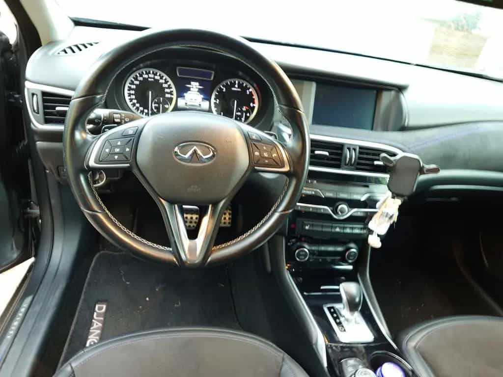 Infiniti Q30 2.2d DCT AWD Premium City Black Premium ... 02/2016-photo-6
