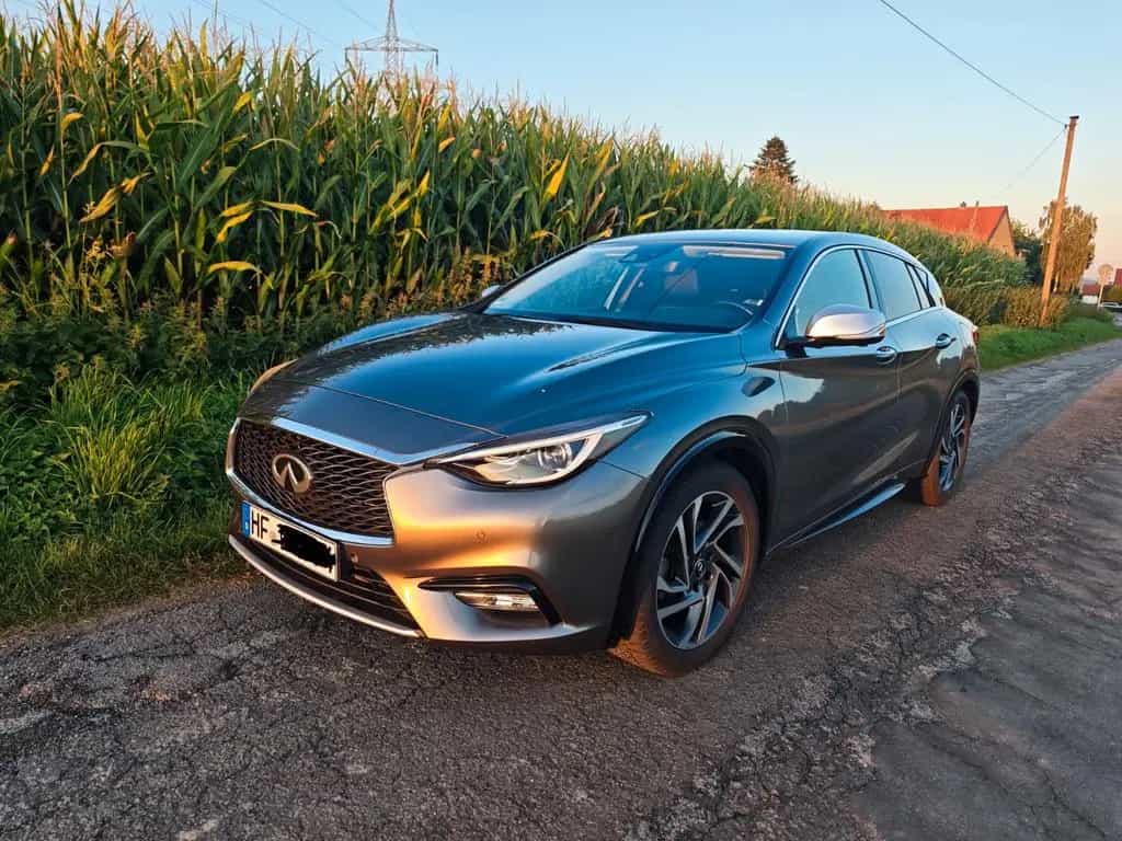 Infiniti Q30 2.2d DCT AWD Premium City Black Premium ... 02/2016-photo-9