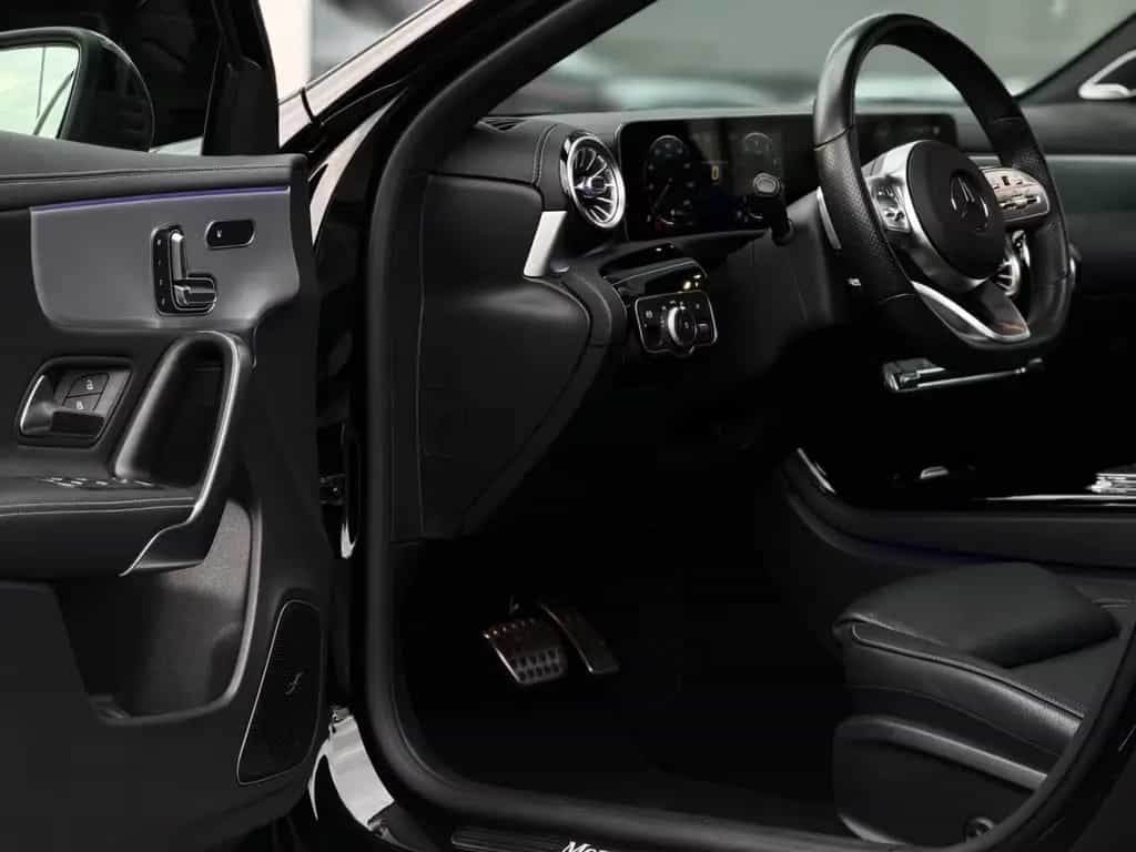 Mercedes-Benz A-Class 220 4Matic*AMG*HUD*Keyless*Burmester*360° 06/2019-photo-10