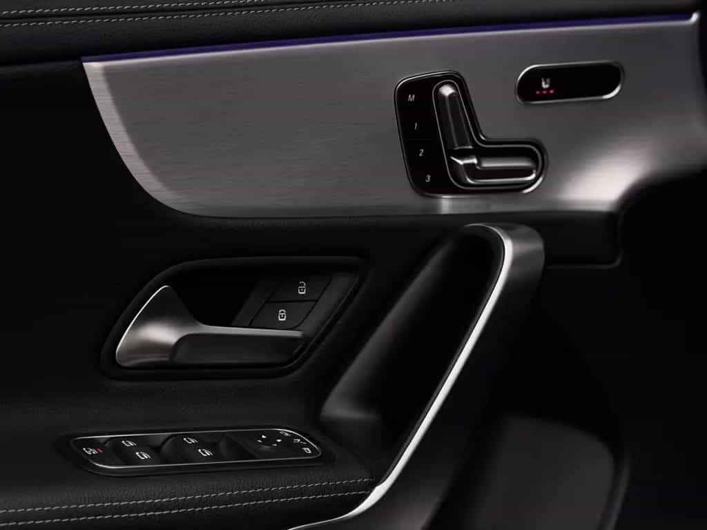 Mercedes-Benz A-Class 220 4Matic*AMG*HUD*Keyless*Burmester*360° 06/2019-photo-12
