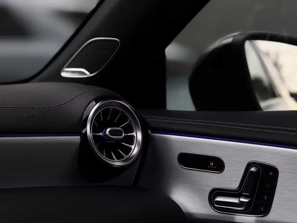 Mercedes-Benz A-Class 220 4Matic*AMG*HUD*Keyless*Burmester*360° 06/2019-photo-20