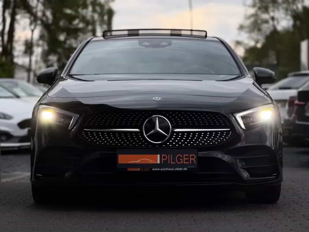 Mercedes-Benz A-Class 220 4Matic*AMG*HUD*Keyless*Burmester*360° 06/2019-photo-7