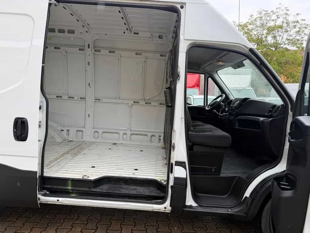 Iveco Daily 35S12V 2.3 HPT PC-TN Furgone 11/2020-photo-10