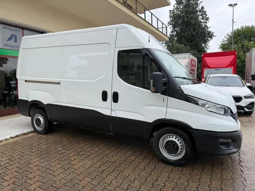 Iveco Daily 35S12V 2.3 HPT PC-TN Furgone 11/2020-photo-2