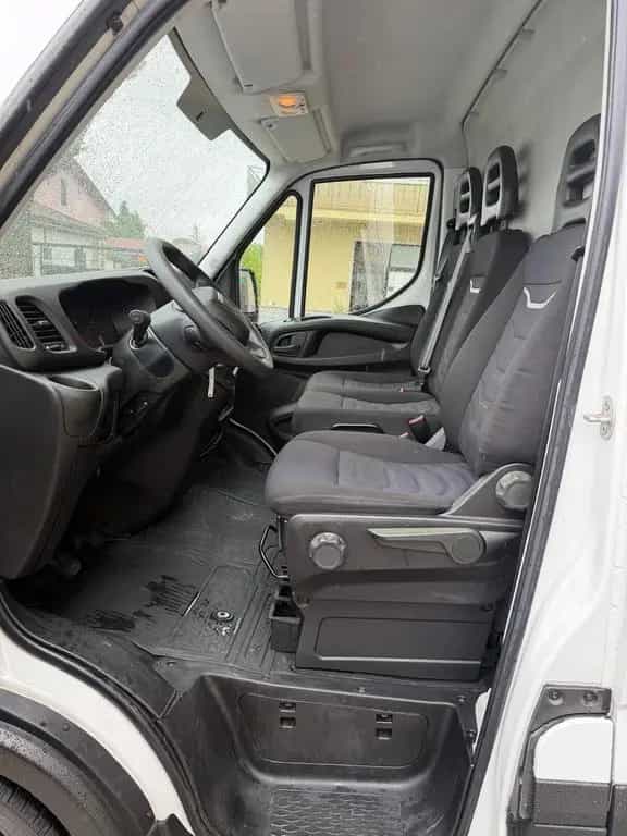 Iveco Daily 35S12V 2.3 HPT PC-TN Furgone 11/2020-photo-5