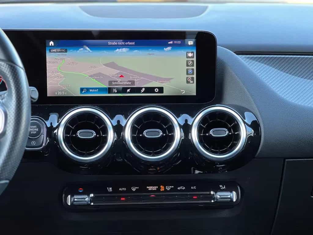 Mercedes-Benz GLA 200 "AMG-LINE/LED/KAMERA/WIDESCREEN/19" 08/2020-photo-29