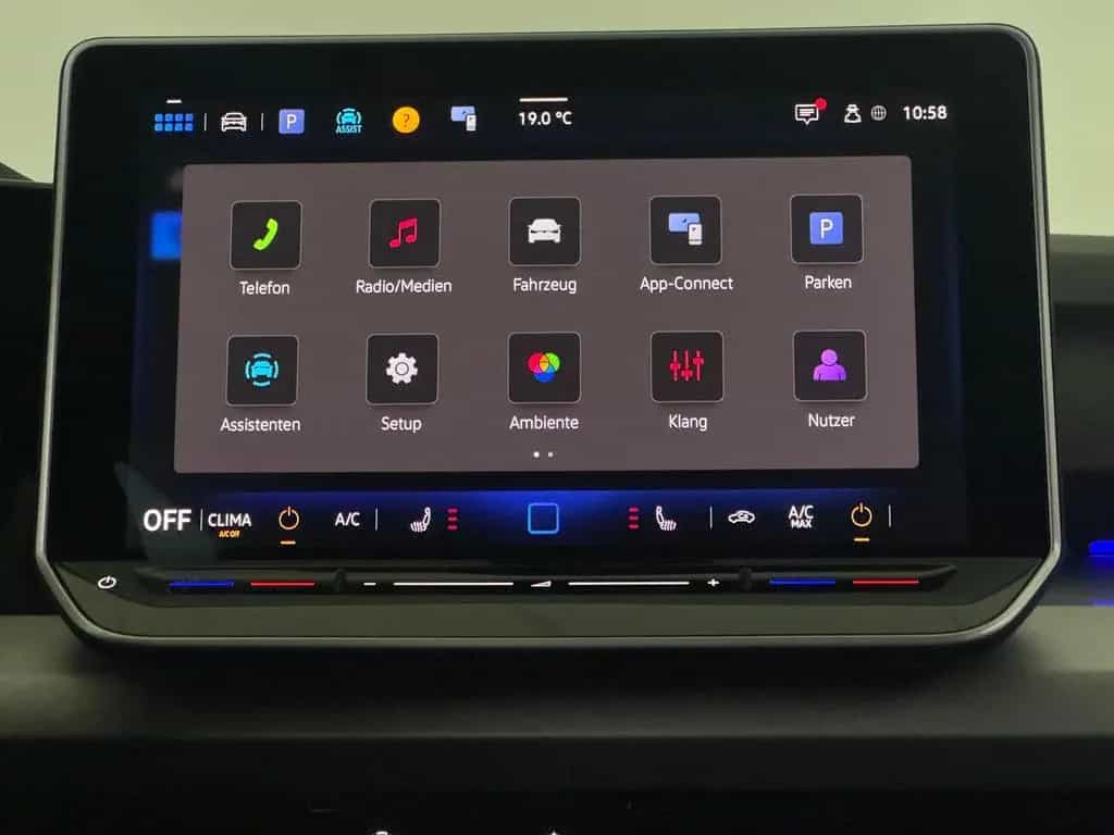 Volkswagen Golf 1.5 eTSI I virtual Navi-app ACC Ambiente 03/2025-photo-16