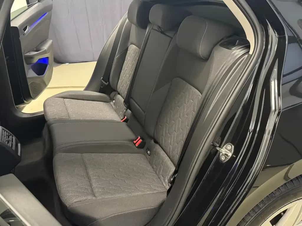 Volkswagen Golf 1.5 eTSI I virtual Navi-app ACC Ambiente 03/2025-photo-9