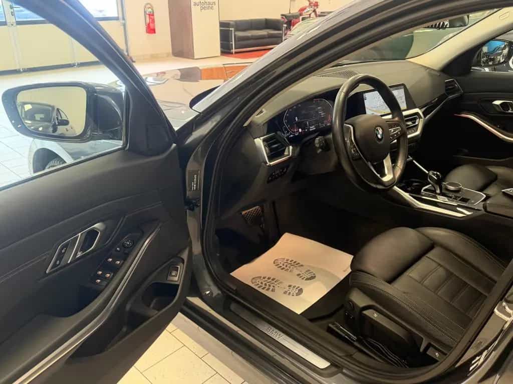 BMW 320 d LuxuryLine Aut/AHK/Pan/Park/StGo/SportSitz 12/2021-photo-12