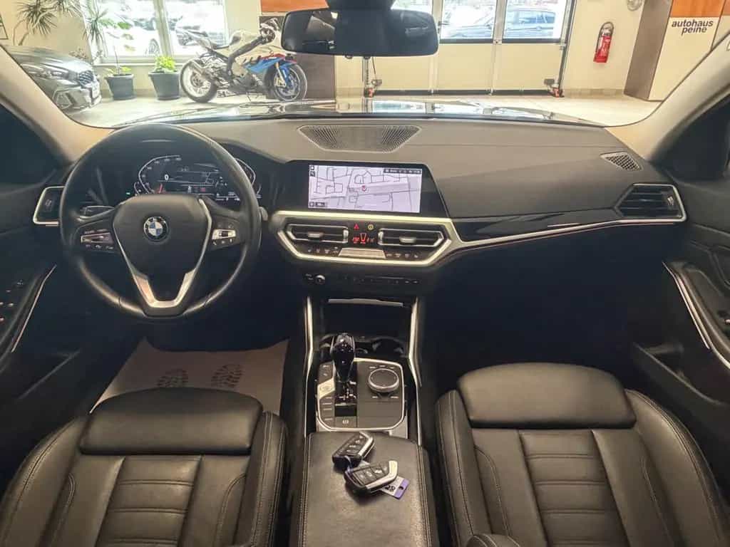 BMW 320 d LuxuryLine Aut/AHK/Pan/Park/StGo/SportSitz 12/2021-photo-2