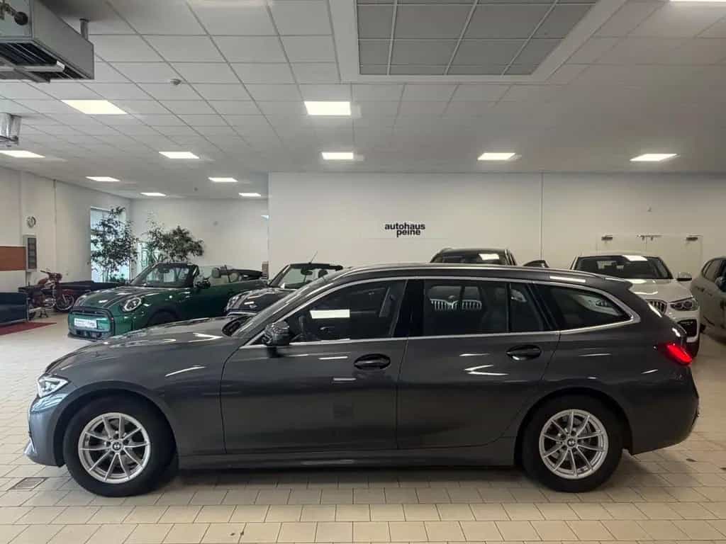 BMW 320 d LuxuryLine Aut/AHK/Pan/Park/StGo/SportSitz 12/2021-photo-6