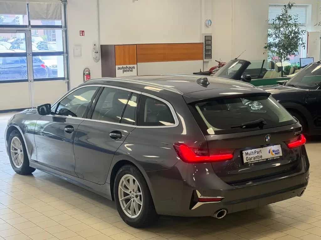 BMW 320 d LuxuryLine Aut/AHK/Pan/Park/StGo/SportSitz 12/2021-photo-7