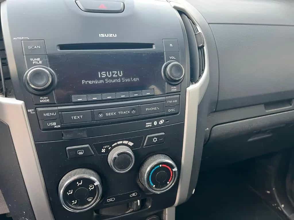 Isuzu D-Max Double Cab 4WD Custom 07/2013-photo-14