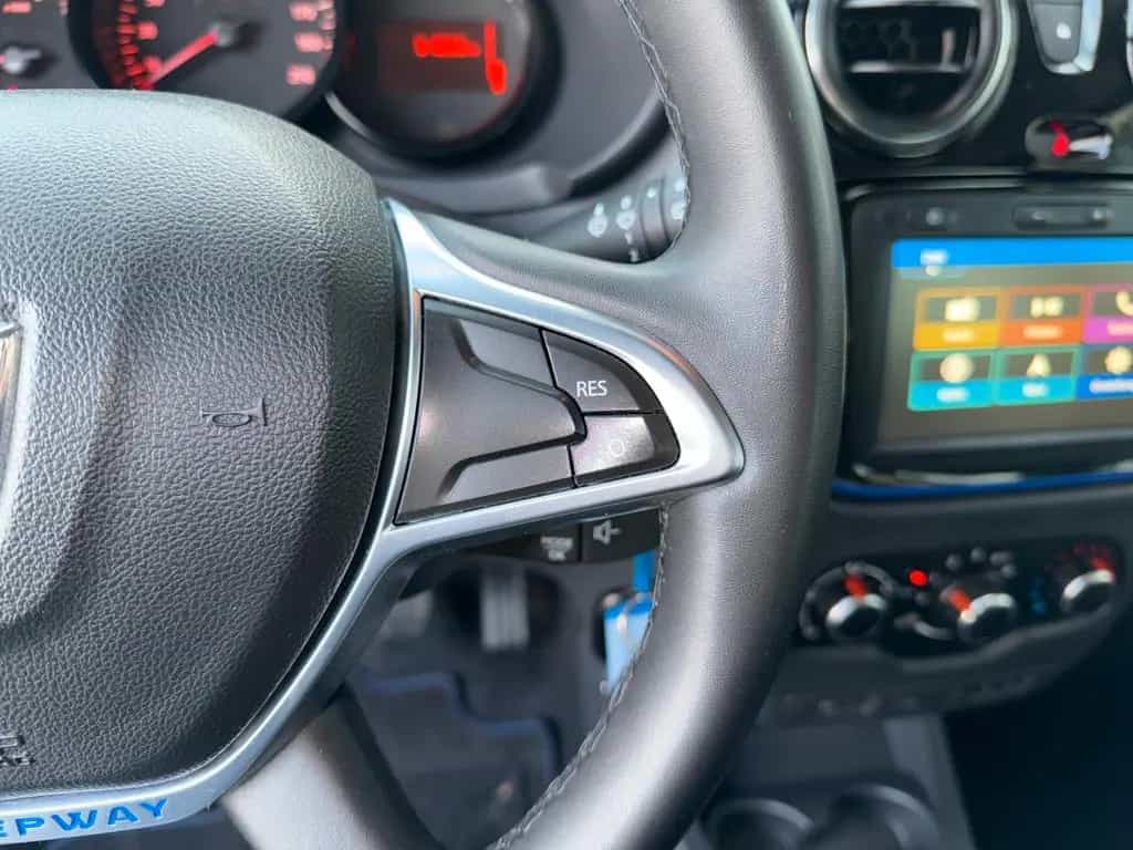 Dacia Lodgy Stepway *7-SITZER*NAVI*SITZH*KAMERA*CARPL 02/2022-photo-36
