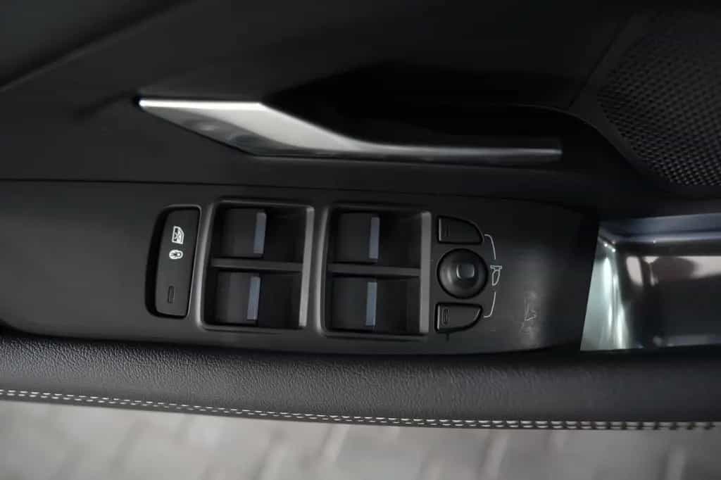 Jaguar E-Pace SE AWD*R-DYNAMIC*MERIDIAN*LED*20"LM*KAMER 07/2020-photo-24