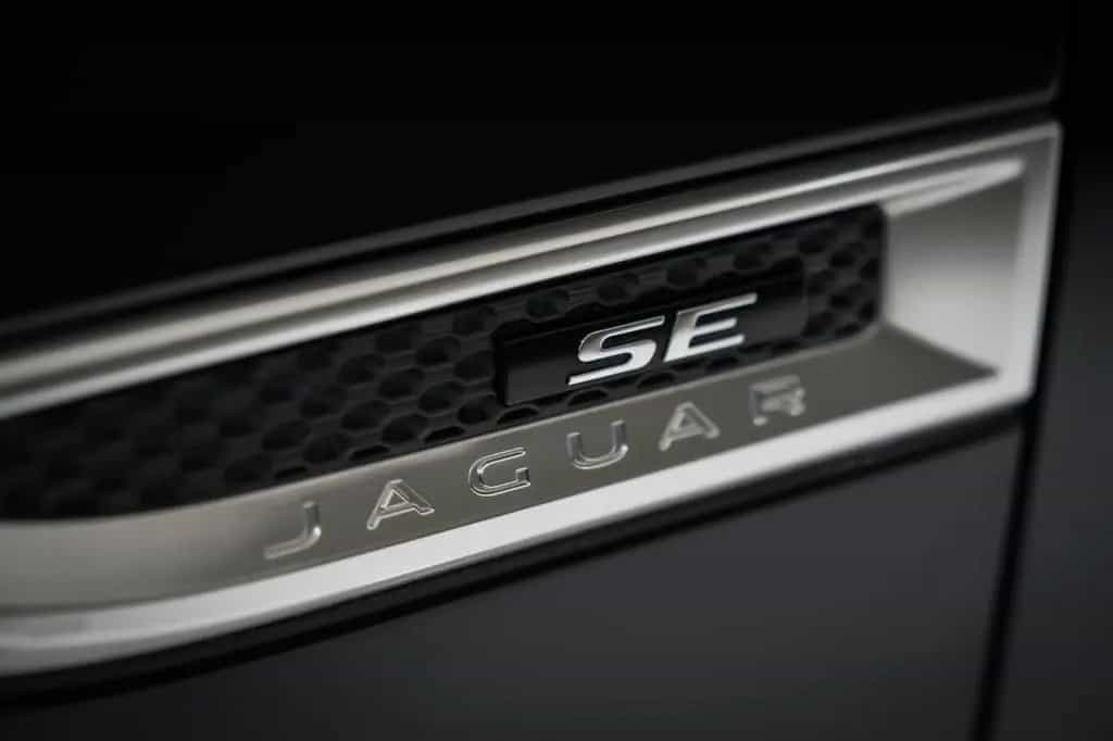 Jaguar E-Pace SE AWD*R-DYNAMIC*MERIDIAN*LED*20"LM*KAMER 07/2020-photo-9