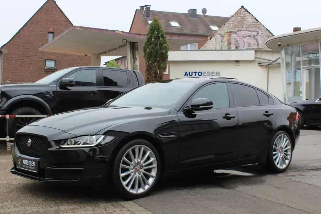 Jaguar XE 25t+PANORAMA+KAMERA+AHK+NAVI+LEDER 08/2018-photo-0