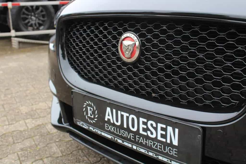 Jaguar XE 25t+PANORAMA+KAMERA+AHK+NAVI+LEDER 08/2018-photo-12