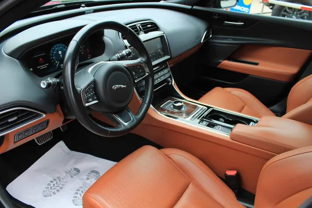 Jaguar XE 25t+PANORAMA+KAMERA+AHK+NAVI+LEDER 08/2018-photo-14