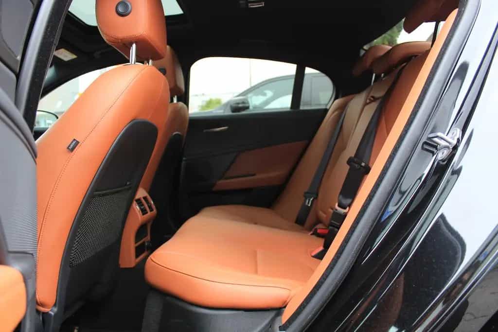 Jaguar XE 25t+PANORAMA+KAMERA+AHK+NAVI+LEDER 08/2018-photo-15