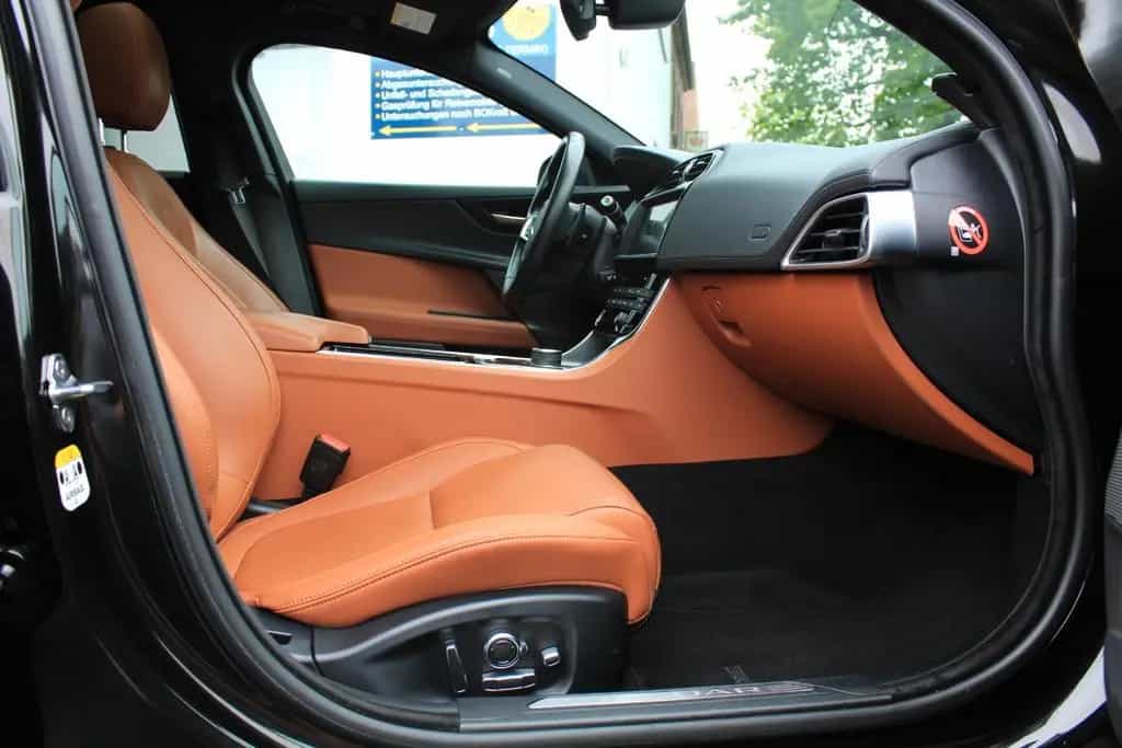 Jaguar XE 25t+PANORAMA+KAMERA+AHK+NAVI+LEDER 08/2018-photo-16