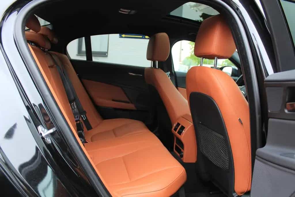 Jaguar XE 25t+PANORAMA+KAMERA+AHK+NAVI+LEDER 08/2018-photo-17