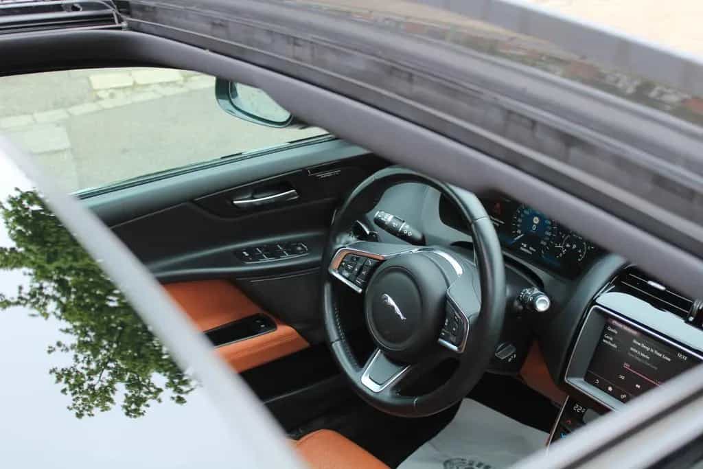 Jaguar XE 25t+PANORAMA+KAMERA+AHK+NAVI+LEDER 08/2018-photo-19