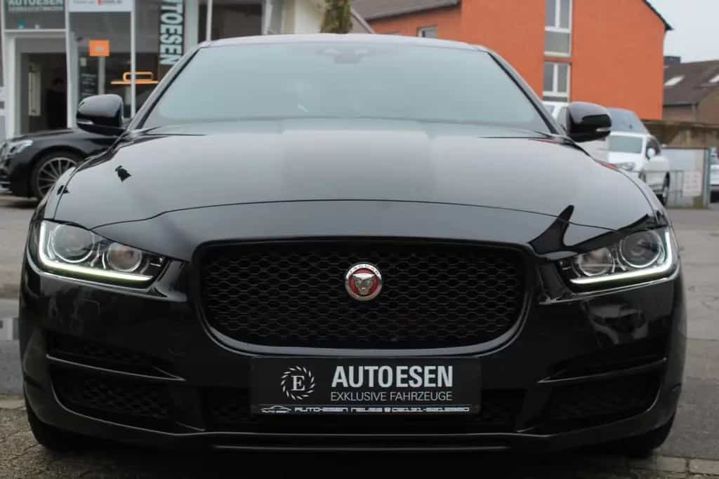 Jaguar XE 25t+PANORAMA+KAMERA+AHK+NAVI+LEDER 08/2018-photo-2
