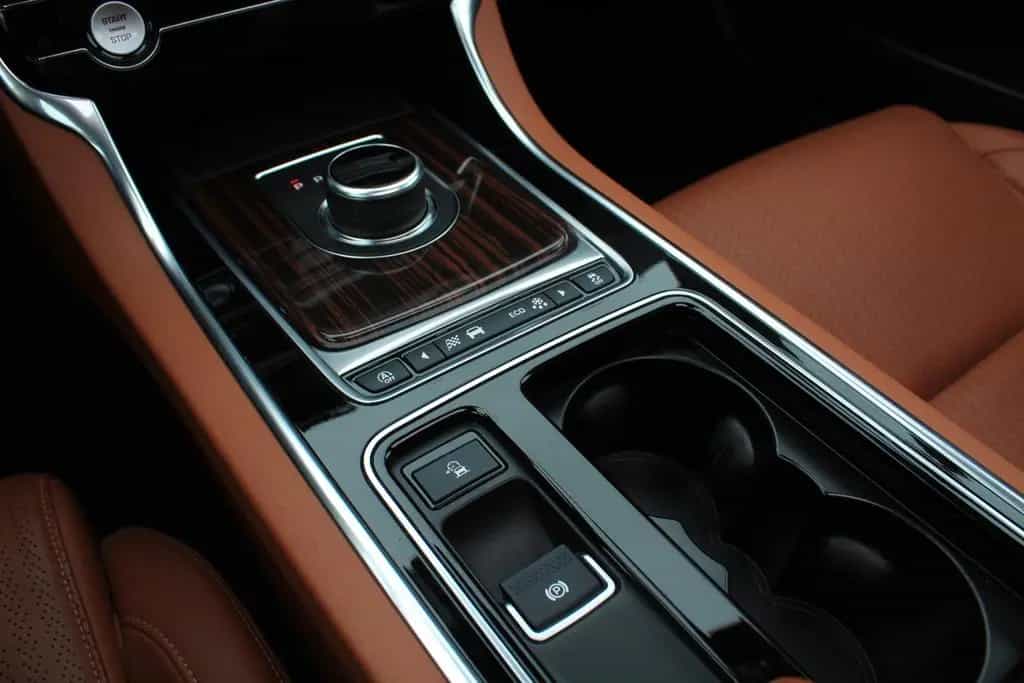 Jaguar XE 25t+PANORAMA+KAMERA+AHK+NAVI+LEDER 08/2018-photo-23