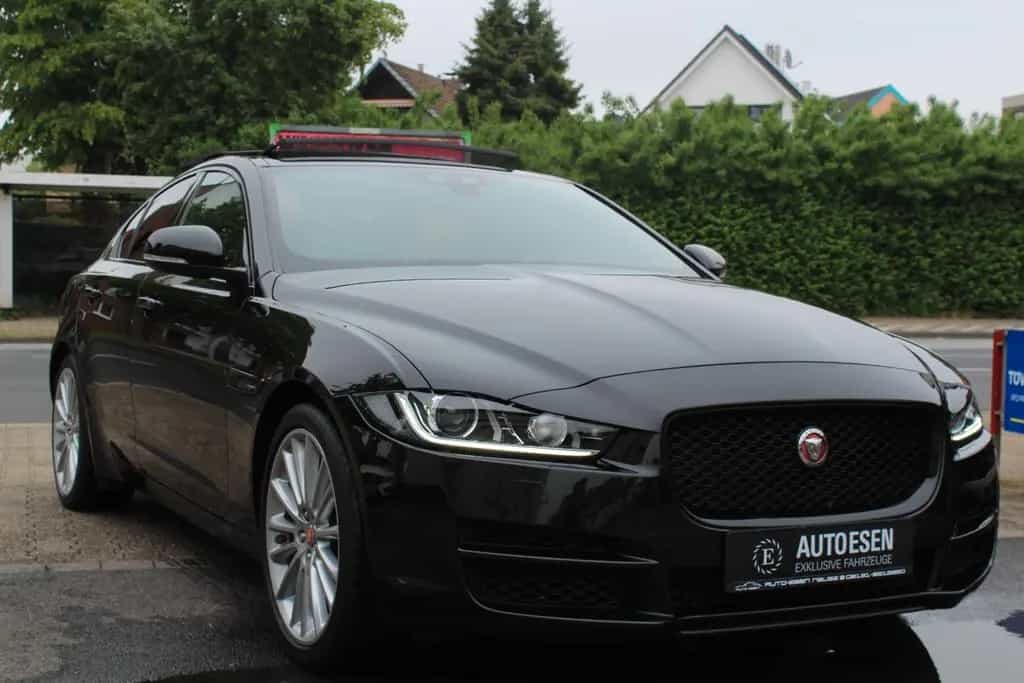 Jaguar XE 25t+PANORAMA+KAMERA+AHK+NAVI+LEDER 08/2018-photo-3