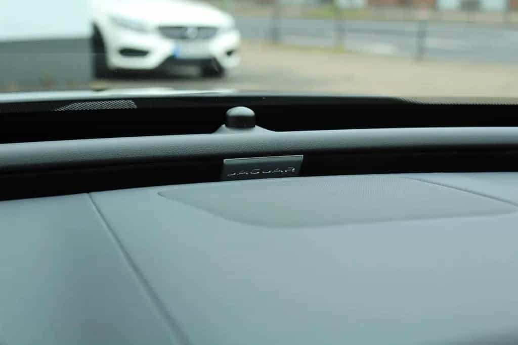 Jaguar XE 25t+PANORAMA+KAMERA+AHK+NAVI+LEDER 08/2018-photo-31