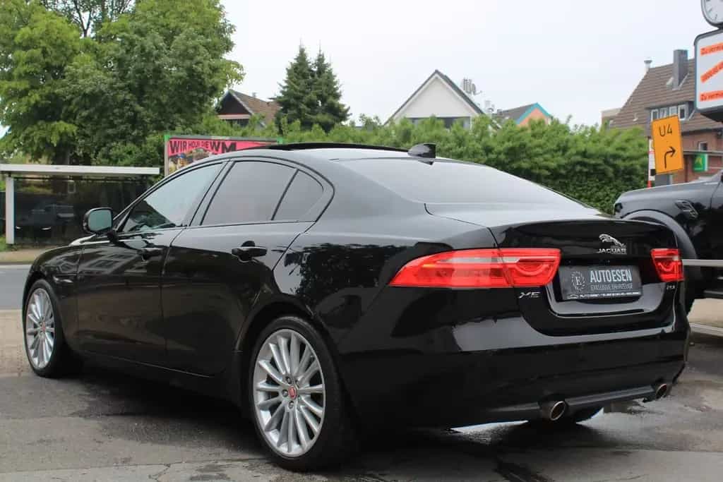 Jaguar XE 25t+PANORAMA+KAMERA+AHK+NAVI+LEDER 08/2018-photo-4