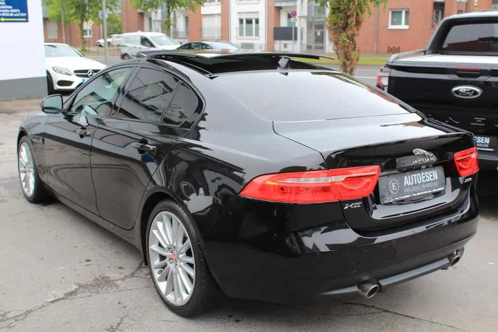 Jaguar XE 25t+PANORAMA+KAMERA+AHK+NAVI+LEDER 08/2018-photo-8