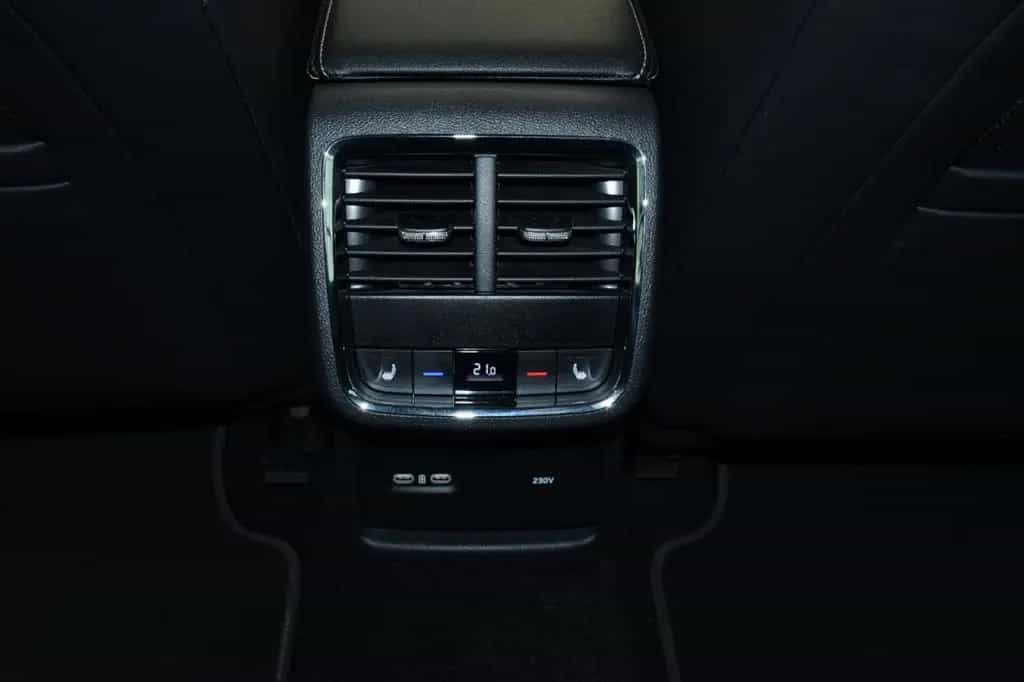 Skoda Octavia Lim. First Edit. HuD*MASSG*CANT*AHK*LüFT 03/2021-photo-18
