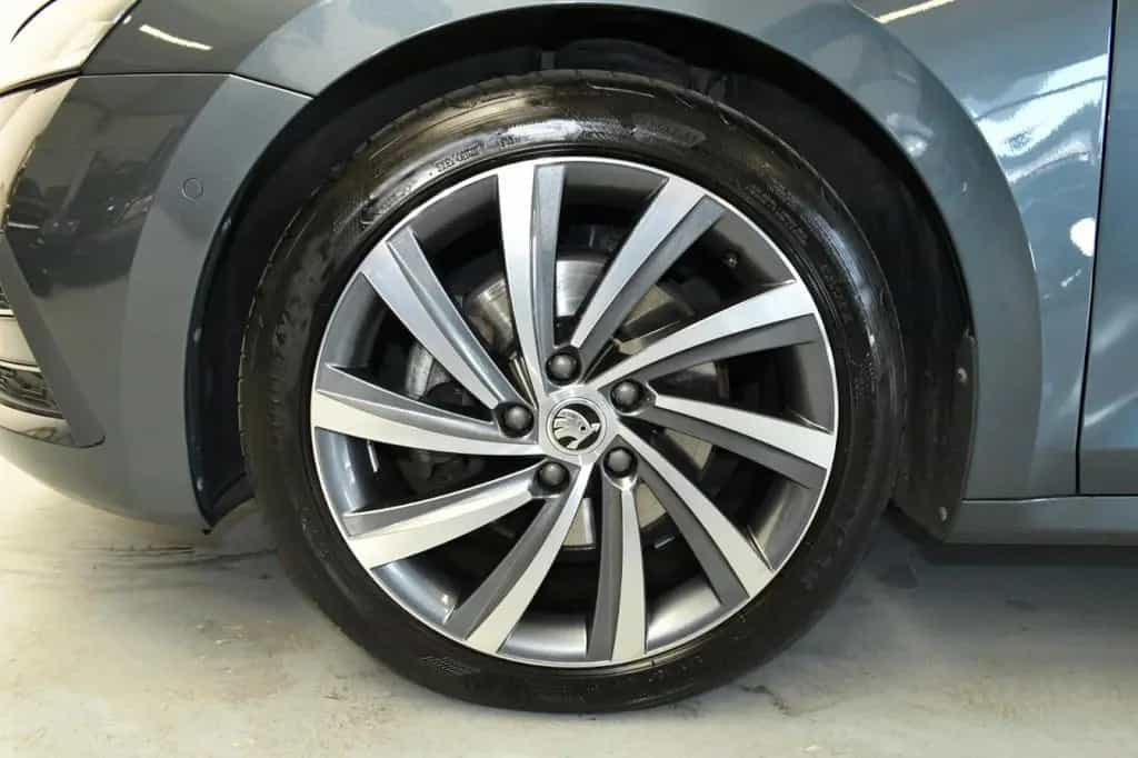 Skoda Octavia Lim. First Edit. HuD*MASSG*CANT*AHK*LüFT 03/2021-photo-27