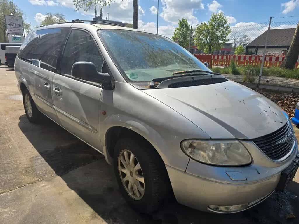 Chrysler Voyager Family 2.5 CRD 06/2003-photo-2