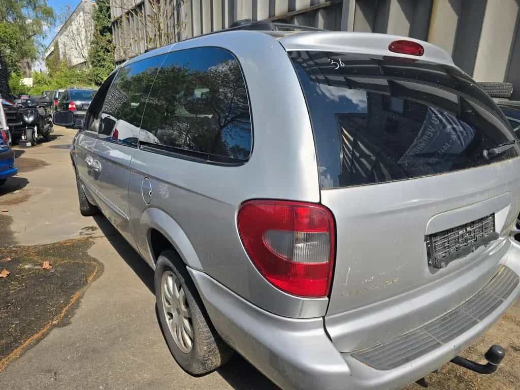 Chrysler Voyager Family 2.5 CRD 06/2003-photo-4