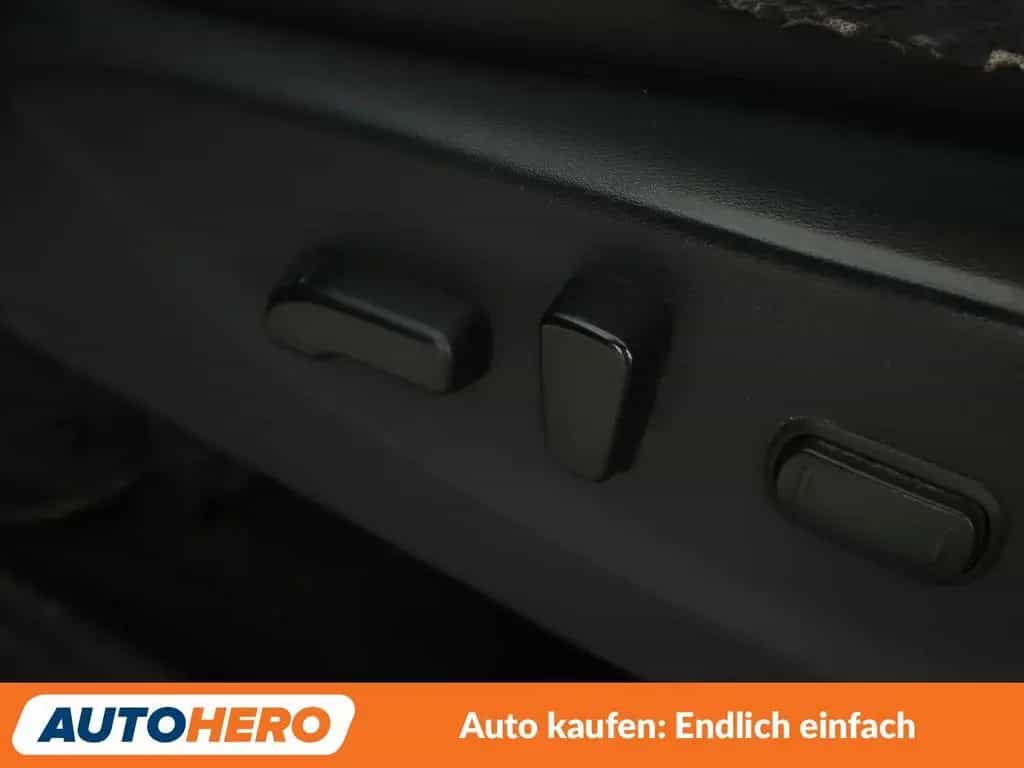Nissan Navara NP-300 2.3 dCi N-Guard Double Cab 4x4 Aut 01/2020-photo-26