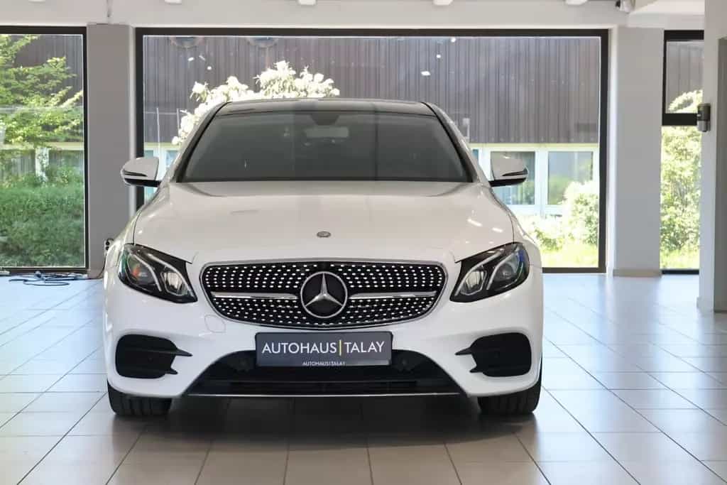Mercedes-Benz E 200 Limousine AMG-Line*NAVI*KAM*LED 08/2016-photo-1