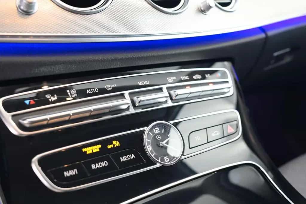 Mercedes-Benz E 200 Limousine AMG-Line*NAVI*KAM*LED 08/2016-photo-17