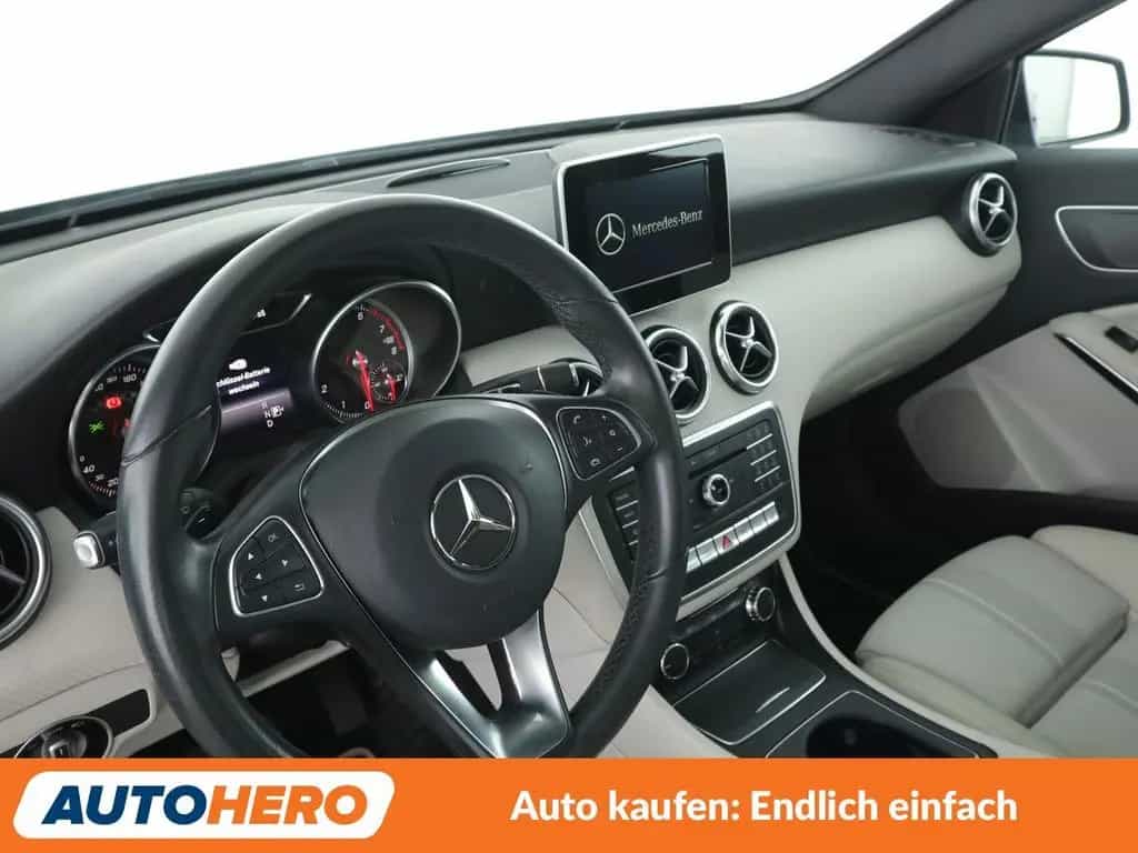 Mercedes-Benz A-Class 180 BlueEfficiency Urban Aut.*LED*ACC*PDC*SHZ* 03/2017-photo-10