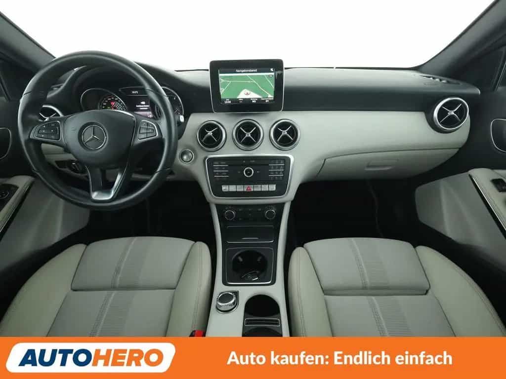 Mercedes-Benz A-Class 180 BlueEfficiency Urban Aut.*LED*ACC*PDC*SHZ* 03/2017-photo-11