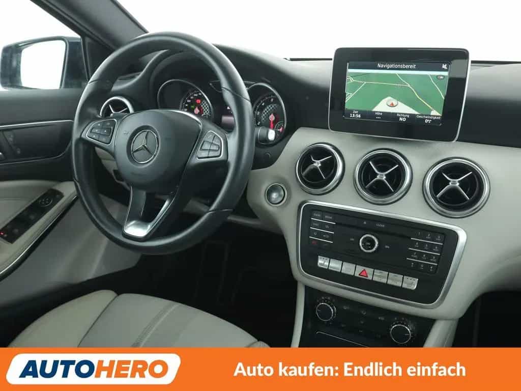 Mercedes-Benz A-Class 180 BlueEfficiency Urban Aut.*LED*ACC*PDC*SHZ* 03/2017-photo-12