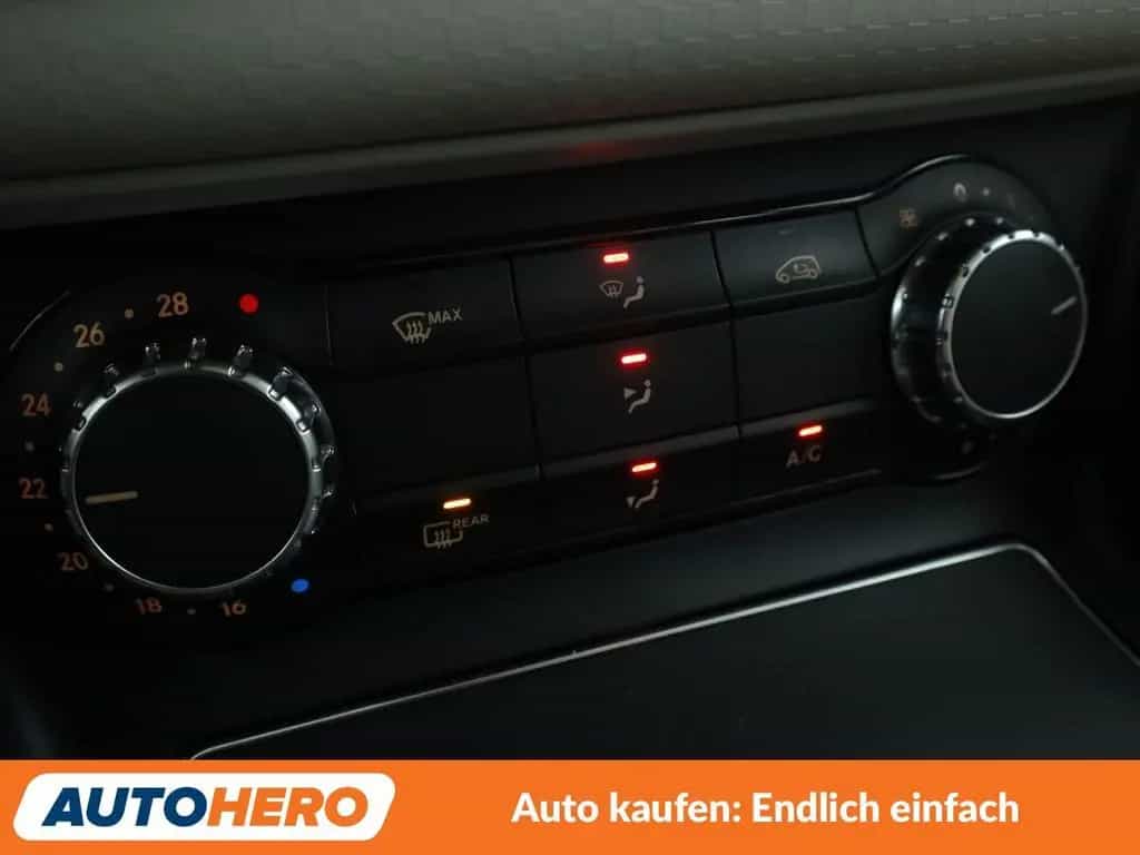 Mercedes-Benz A-Class 180 BlueEfficiency Urban Aut.*LED*ACC*PDC*SHZ* 03/2017-photo-24