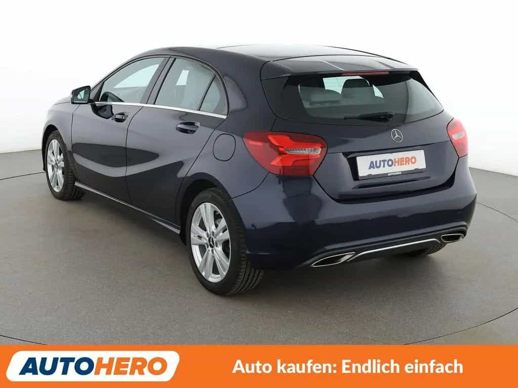 Mercedes-Benz A-Class 180 BlueEfficiency Urban Aut.*LED*ACC*PDC*SHZ* 03/2017-photo-3