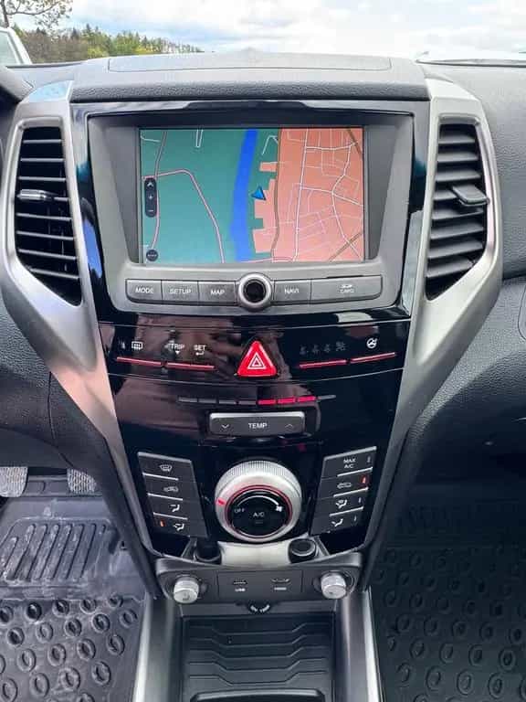 Ssangyong Tivoli 1.6 e-XDi Sapphire 2WD *Navi*Kamera*AHK * 03/2017-photo-6