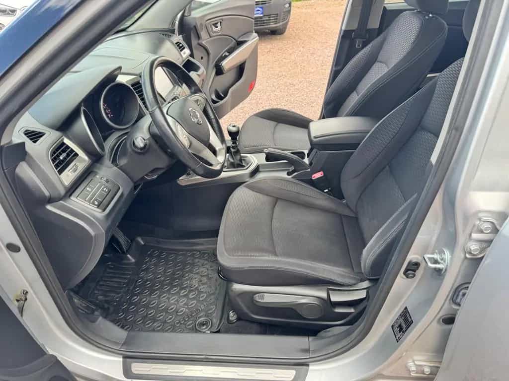 Ssangyong Tivoli 1.6 e-XDi Sapphire 2WD *Navi*Kamera*AHK * 03/2017-photo-10