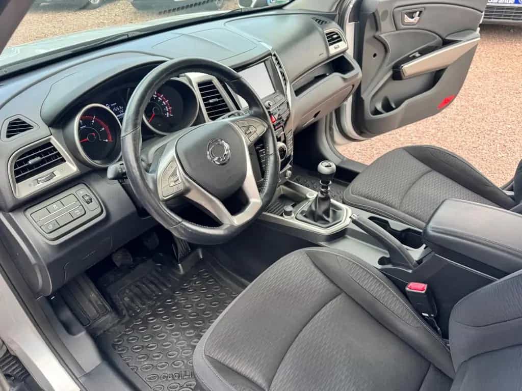 Ssangyong Tivoli 1.6 e-XDi Sapphire 2WD *Navi*Kamera*AHK * 03/2017-photo-11