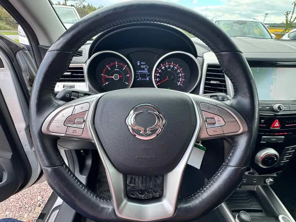Ssangyong Tivoli 1.6 e-XDi Sapphire 2WD *Navi*Kamera*AHK * 03/2017-photo-16
