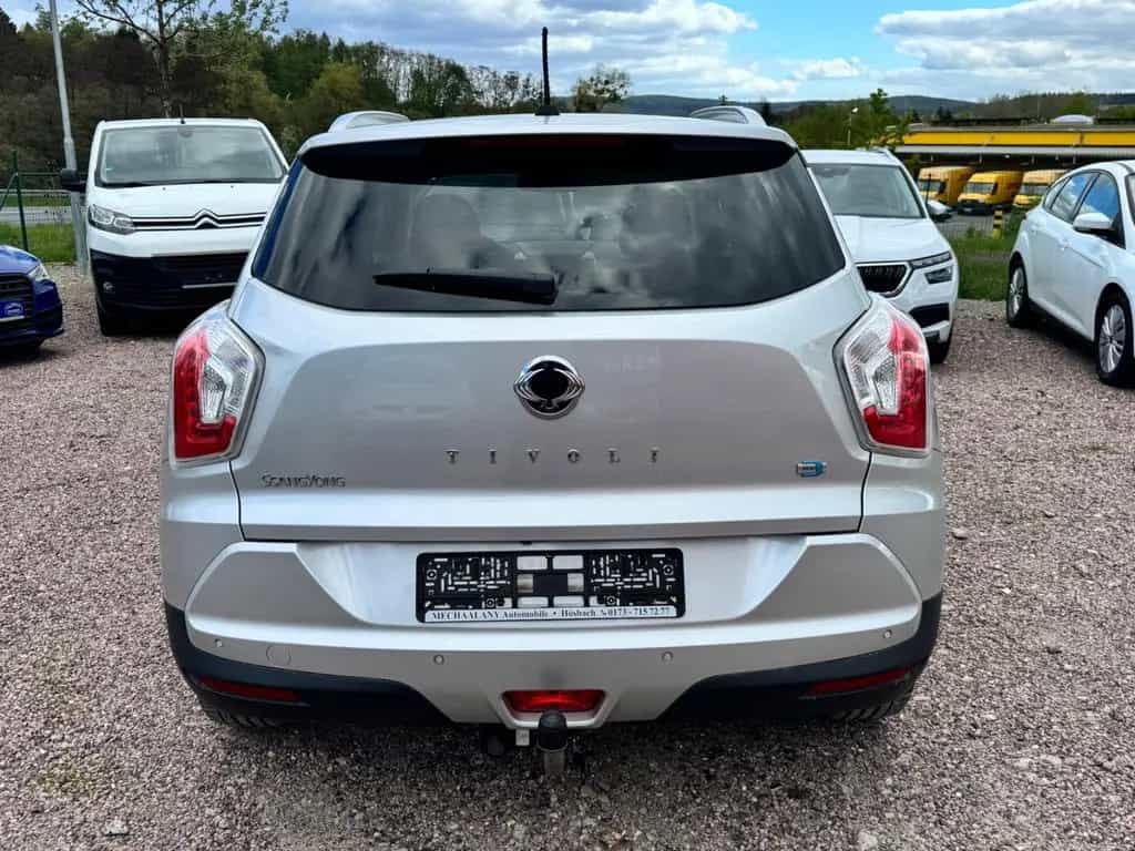 Ssangyong Tivoli 1.6 e-XDi Sapphire 2WD *Navi*Kamera*AHK * 03/2017-photo-1
